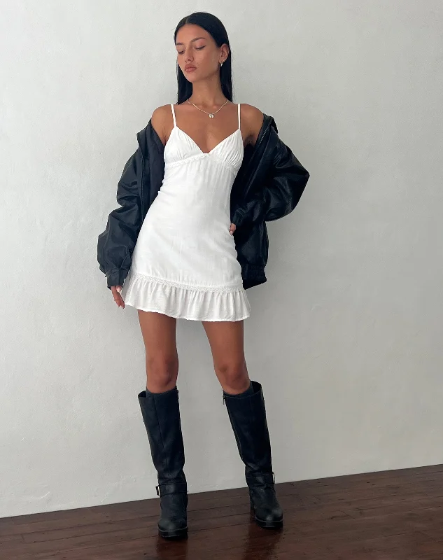 Weekend Shopping Fiesta Tavita Frill Mini Dress in White