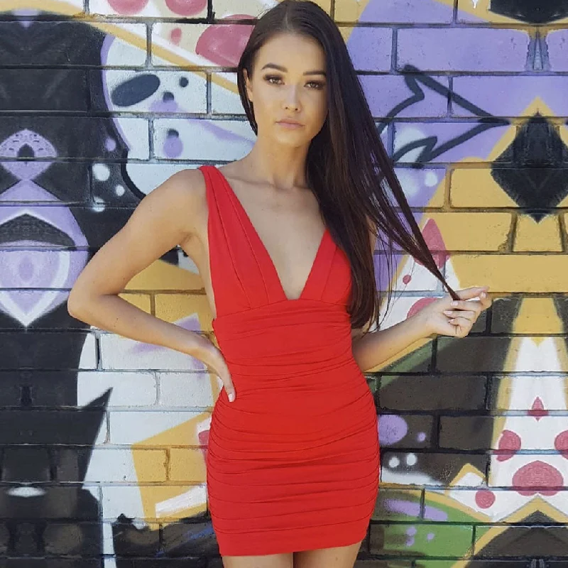 Weekend Price Slash Event Trendy V Neck Ruched Bodycon Strapless Party Mini Dress - Red Weekend Price Slash Event Trendy V Neck Ruched Bodycon Strapless Party Mini Dress - Red