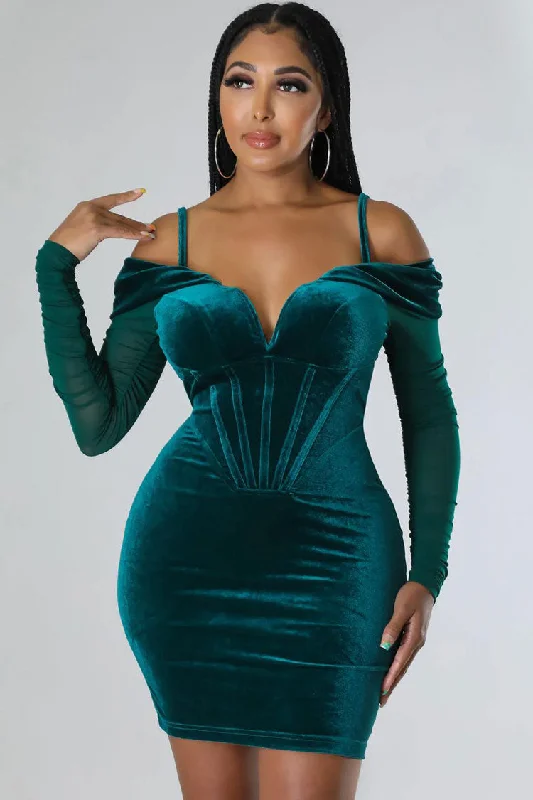 Weekend Super Sale Alert Sexy Deep V Sheer Sleeve Velvet Bodycon Corset Party Mini Dress - Emerald Green Weekend Super Sale Alert Sexy Deep V Sheer Sleeve Velvet Bodycon Corset Party Mini Dress - Emerald Green