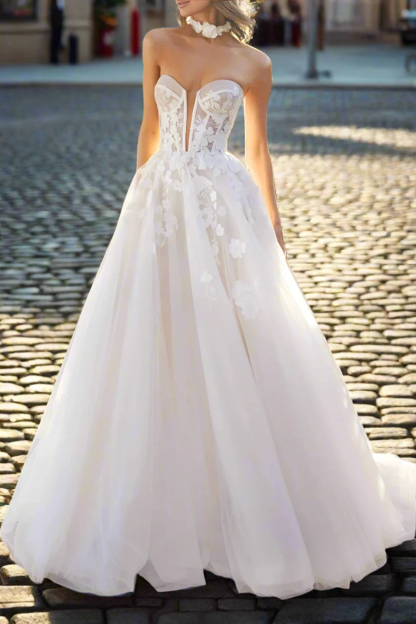 Sweetheart Strapless Tulle A-Line Appliques Long Wedding Dress